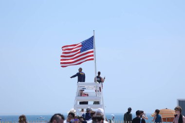 Bethpage Hava Gösterisi 2024. 24 Mayıs 2024, Jones Beach, ABD: 2024 Bethpage Hava Şovu, 25 Mayıs Cumartesi ve 26 Mayıs Pazar günleri saat 10: 00-15: 00 saatleri arasında gerçekleşerek, ABD Donanma Mavi Melekleri 'ni ana grup olarak karşıladı.