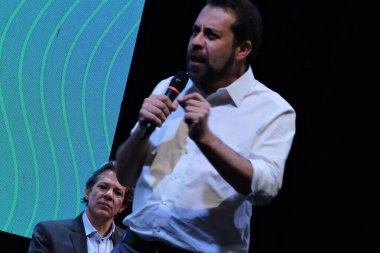 Sao Paulo (SP), 05 / 24 / 2024 - Bakan Marina Silva ve Bakan Fernando Haddad ile birlikte Geleceğin Şehirleri konulu bir seminerde, Sao Paulo belediye başkanlığı için Guilherme Boulos adayı.
