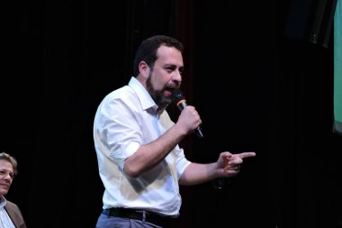 Sao Paulo (SP), 05 / 24 / 2024 - Bakan Marina Silva ve Bakan Fernando Haddad ile birlikte Geleceğin Şehirleri konulu bir seminerde, Sao Paulo belediye başkanlığı için Guilherme Boulos adayı.