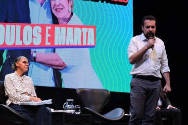 Sao Paulo (SP), 05 / 24 / 2024 - Bakan Marina Silva ve Bakan Fernando Haddad ile birlikte Geleceğin Şehirleri konulu bir seminerde, Sao Paulo belediye başkanlığı için Guilherme Boulos adayı.