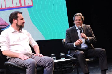 Sao Paulo (SP), 05 / 24 / 2024 - Bakan Marina Silva ve Bakan Fernando Haddad ile birlikte Geleceğin Şehirleri konulu bir seminerde, Sao Paulo belediye başkanlığı için Guilherme Boulos adayı.