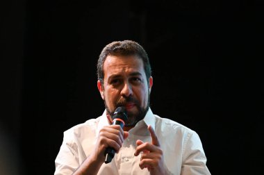 Sao Paulo (SP), Brezilya 05 / 24 / 2024 - Sao Paulo Belediye Başkanı adayı Guilherme Boulos, iklim değişikliği konusunda görüşmek üzere Bakan Fernando Haddad ve Bakan Marina Silva ile bir araya geldi