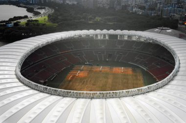 PORTO ALEGRE (RS), 05 / 26 / 2024: Beira Rio olarak bilinen Jose Pinheiro Borda stadyumunun havadan görünüşü, futbol stadyumu Porto Alegre 'nin Guaiba Gölü kıyısında yer almaktadır.. 