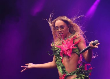 SAO PAULO (SP), Brezilya 05 / 26 / 2024 Şarkıcı Urias, 26 Pazar günü Sao Paulo kentinin batısındaki Parque Villa Lobos 'ta düzenlenen Nomade Festivali sırasında sahne aldı..