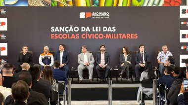 Sao Paulo (SP), Brezilya 05 / 27 / 2024 - Vali Tarcisio de Freitas, 27 Pazartesi günü Palacio dos Bandeirantes 'te, Sao Paulo' daki Sivil Okulları kuran yasa uyarınca