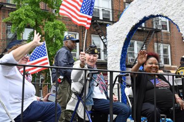 (New York 'ta Anma Günü Geçidi. 27 Mayıs 2024, New York, New York, ABD Anma Günü, Amerika Birleşik Devletleri vatandaşlarının ve müttefiklerinin geçmişte ve şimdiki savaşlarda hayatlarını kaybedenleri onurlandırdığı bir bayramdır.