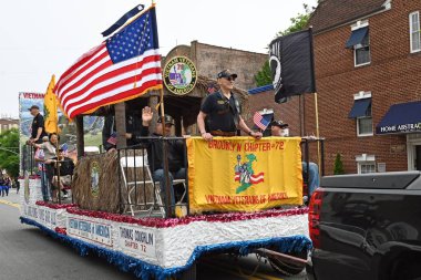 (New York 'ta Anma Günü Geçidi. 27 Mayıs 2024, New York, New York, ABD Anma Günü, Amerika Birleşik Devletleri vatandaşlarının ve müttefiklerinin geçmişte ve şimdiki savaşlarda hayatlarını kaybedenleri onurlandırdığı bir bayramdır.