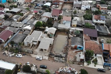 Kanolar (RS), Brezilya 05 / 28 / 2024 Mathias Velho mahallesinin bir kısmının havadan görüntüsü, Kanoas kenti hala sular altında ve sokaklar güvenlik nedeniyle kapatılmış durumda