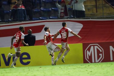 Barueri (SP), 05 / 28 / 2024 - Oyuncu Rafael Santos, Güney Amerika Şampiyonası 6. turunda geçerli olan Belgrano (ARG) ile oynadığı iç saha maçında golünü kutluyor