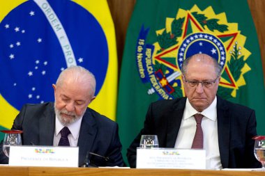 BRASILIA (DF) 05 / 29 / 2024 Cumhuriyet Başkanı Luis Inacio Lula da Silva, Başkan Yardımcısı Geraldo Alckmin, nüfusu ve yeniden yapılandırmayı destekleyecek yeni tedbirleri açıklayan basın toplantısında 