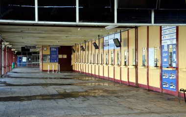 Porto Alegre (SC), Brezilya 05 / 30 / 2024 Sel sonrası temizlik kayıtları, bu Perşembe günü Porto Alegre Merkez Otobüs İstasyonu civarında gerçekleşti. Otobüs durağı bakım için kapalı kalıyor