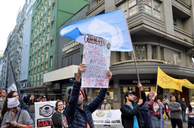 Porto Alegre (RS), 05 / 31 / 2024 İklim Yürüyüşü Kayıtları ve Cidade Baixa Mahallesi sakinleri Gösterileri, bu Cuma (31)). 