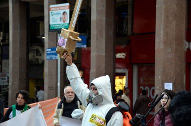 Porto Alegre (RS), 05 / 31 / 2024 İklim Yürüyüşü Kayıtları ve Cidade Baixa Mahallesi sakinleri Gösterileri, bu Cuma (31)). 