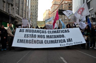 Porto Alegre (RS), 05 / 31 / 2024 İklim Yürüyüşü Kayıtları ve Cidade Baixa Mahallesi sakinleri Gösterileri, bu Cuma (31)). 