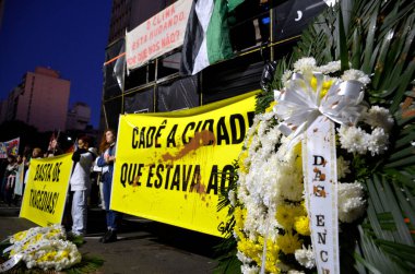Porto Alegre (RS), 05 / 31 / 2024 İklim Yürüyüşü Kayıtları ve Cidade Baixa Mahallesi sakinleri Gösterileri, bu Cuma (31)). 