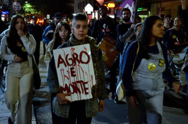 Porto Alegre (RS), 05 / 31 / 2024 İklim Yürüyüşü Kayıtları ve Cidade Baixa Mahallesi sakinleri Gösterileri, bu Cuma (31)). 