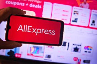 Rio de Janeiro (RJ), Brezilya 05 / 31 / 2024 Shein, Shopee and AliExpress: Milletvekilleri Meclisi, vergi 'alışveriş' projesini% 20 oranında onayladı. Cep telefonu ekranında Aliexpress mağaza logosu var.. 