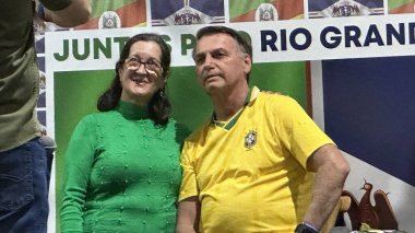 GUARULHOS (SP) Brezilya - Eski Cumhurbaşkanı Jair Messias Bolsonaro, bu Cumartesi günü Guarulhos şehrinde meydana gelen çevre felaketinden sonra gıda ve bağış toplama eylemine katıldı.. 