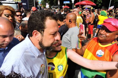 Sao Paulo (SP), 06 / 02 / 2024 - CULTURE / POLITICS / LGBT PARADE Belediye Başkanı Guilherme Boulos, 1 Temmuz 'da Avenida Paulista' da Sao Paulo kentinde düzenlenen LGBT Geçidi sırasında. 