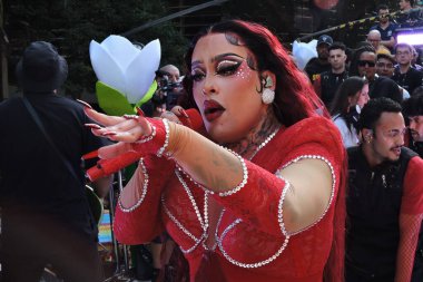 Sao Paulo (SP), 02 / 06 / 2024 - Şarkıcı Gloria Groove, bu Pazar öğleden sonra Avenida Paulista 'daki Sao Paulo LGBT Onur Yürüyüşü sponsorlarının üçlüsünde şarkı söyleyen gösterilerden biriydi (2) ).