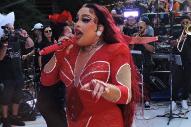 Sao Paulo (SP), 02 / 06 / 2024 - Şarkıcı Gloria Groove, bu Pazar öğleden sonra Avenida Paulista 'daki Sao Paulo LGBT Onur Yürüyüşü sponsorlarının üçlüsünde şarkı söyleyen gösterilerden biriydi (2) ).