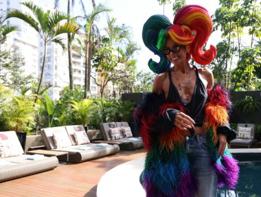 Sao Paulo (SP), 06 / 02 / 2024 - Sunucu Adriane Galisteu ve kocası Alexandre Iodice ve oğlu Vitorio, Sao Paulo 'daki 28. LGBT + Onur Yürüyüşü' nde, bu Pazar, 2 Haziran 2024.