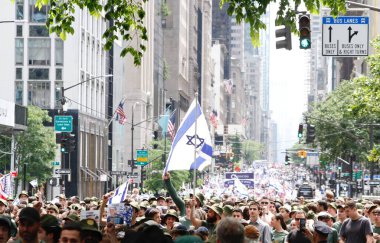 (New York 'ta İsrail Günü, 5. Geçit Töreni 2024. 2 Haziran 2024, New York, ABD: Beşinci Geçit 'te İsrail Günü, aralarında İsrail ve ABD' nin de yer aldığı 40 binden fazla katılımcının katılması beklenen New York Yahudi Toplumsal İlişkiler Konseyi tarafından düzenlenmektedir..