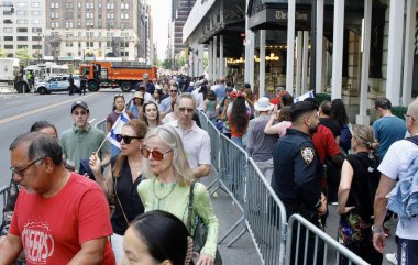 (New York 'ta İsrail Günü, 5. Geçit Töreni 2024. 2 Haziran 2024, New York, ABD: Beşinci Geçit 'te İsrail Günü, aralarında İsrail ve ABD' nin de yer aldığı 40 binden fazla katılımcının katılması beklenen New York Yahudi Toplumsal İlişkiler Konseyi tarafından düzenlenmektedir..