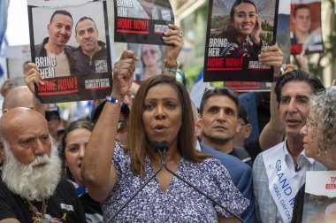 2024 İsrail Geçit Töreni. 2 Haziran 2024, New York, New York, ABD: New York Başsavcısı Letitia James 2 Haziran 2024 'te New York' ta düzenlenen yıllık İsrail Geçit Töreni 'nin başında basına konuştu.  