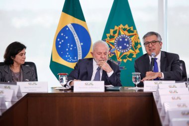 Brezilya (DF), 04 / 06 / 2024 - Cumhurbaşkanı Lula ve Bakan Alexandre Padilha, Alzheimer Hastalığı ve Diğer Bunaklara Kapsamlı Bakım Ulusal Politikasının imzalanması sırasında,. 