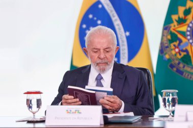 Brezilya (DF), 04 / 06 / 2024 - Cumhurbaşkanı Lula, Alzheimer Hastalıkları ve Diğer Bunaklara Kapsamlı Bakım Ulusal Politikası 'nın imzalanması sırasında; Sıfır-Üç Yaşlarındaki Çocuklar için Özel Eğitim Yardımı.