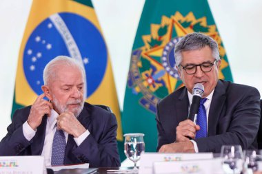 Brezilya (DF), 04 / 06 / 2024 - Cumhurbaşkanı Lula ve Bakan Alexandre Padilha, Alzheimer Hastalığı ve Diğer Bunaklara Kapsamlı Bakım Ulusal Politikasının imzalanması sırasında,. 