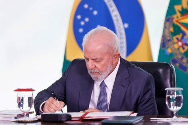 Brezilya (DF), 04 / 06 / 2024 - Cumhurbaşkanı Lula, Alzheimer Hastalıkları ve Diğer Bunaklara Kapsamlı Bakım Ulusal Politikası 'nın imzalanması sırasında; Sıfır-Üç Yaşlarındaki Çocuklar için Özel Eğitim Yardımı.
