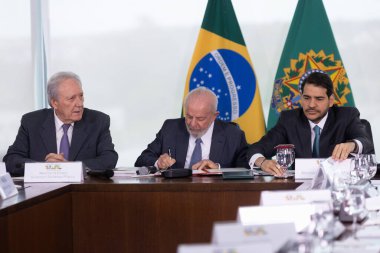 Braliz (DF), 04 / 06 / 2024 - Cumhurbaşkanı Lula ve Bakan Ricardo Lewandowski, Alzheimer Hastalığı ve Diğer Bunama Hastalıkları İçin Kapsamlı Bakım Ulusal Politikası 'nın imzalanması sırasında,.