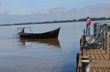 PORTO ALEGRE (RS), Brezilya 06 / 04 / 2024 Su seviyesinin düşmesiyle, Porto Alegre şehrinde, suların hakim olduğu yerde meydana gelen kaosu görebilirsiniz, bunlardan biri de Usina do Gasologo 'dur.