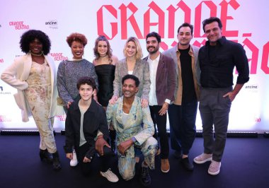 SAO PAULO (SP), 06 / 04 / 2024 - Oyuncular, yönetmen Guel Arraes ve oyuncuların yanı sıra özel konuklarla birlikte 