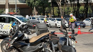 SAO PAULO (SP), Brezilya 06 / 06 / 2024 Kentsel Hareket, Trafik ve Ulaşım Bakanlığı 'ndan bir görev gücü, Muhafız ve Askeri Polis (Başbakan) motosikletleri denetledi