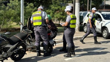 SAO PAULO (SP), Brezilya 06 / 06 / 2024 Kentsel Hareket, Trafik ve Ulaşım Bakanlığı 'ndan bir görev gücü, Muhafız ve Askeri Polis (Başbakan) motosikletleri denetledi