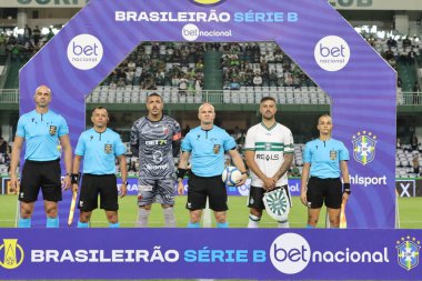 CURITIBA (PR), 06 / 07 / 2024 - Hakem Denis da Silva Ribeiro Serafim ve asistanları Rondinelle dos Santos Tavares ve Gizeli Casaril, Coritiba ve Ituano arasında oynanan karşılaşmada.