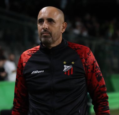 CURITIBA (PR), 06 / 07 / 2024 - Ituano teknik direktörü Douglas Leite, Coritiba ve Ituano arasında oynanan karşılaşmada, 2024 Brezilya Serisi B Şampiyonası 'nın 9. turunda geçerli oldu.. 