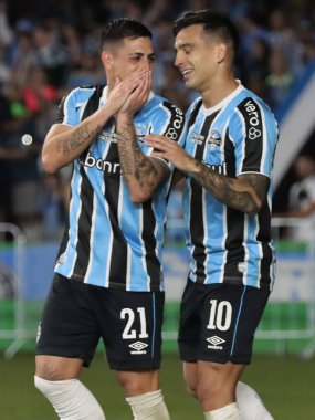 CURITIBA PR, 06 / 08 / 2024 - Gremio oyuncusu Cristaldo, Gremio ile Estudiantes arasında oynanan maçta Couto Pereira Stadyumu 'nun 5. turu için geçerli olan golünü kutluyor. 