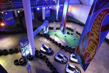 Sao Paulo (SP), Brezilya 06 / 07 / 2024 Sergide Ford Phaeton (otantik Brezilya Hot Rod) ve Plymouth Road Runner ('Roadrunner') da dahil olmak üzere 7 dikkatli seçilmiş model yer alıyor.). 