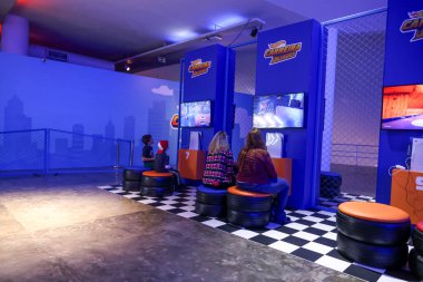 Sao Paulo (SP), Brezilya 06 / 07 / 2024 Sergide Ford Phaeton (otantik Brezilya Hot Rod) ve Plymouth Road Runner ('Roadrunner') da dahil olmak üzere 7 dikkatli seçilmiş model yer alıyor.). 