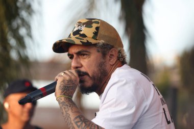 RIBEIRAO PRETO (SP), 06 / 08 / 2024 - Joao Rock 2024 Festivali 'nde sahne alan şarkıcı Marcelo D2, Sao Paul' un içindeki Ribeirao Preto şehrinde düzenlenen en iyi rock, pop, rap ve reggae festivalini gerçekleştiriyor.. 