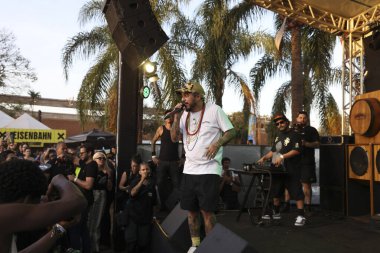 RIBEIRAO PRETO (SP), 06 / 08 / 2024 - Joao Rock 2024 Festivali 'nde sahne alan şarkıcı Marcelo D2, Sao Paul' un içindeki Ribeirao Preto şehrinde düzenlenen en iyi rock, pop, rap ve reggae festivalini gerçekleştiriyor.. 