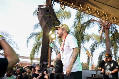 RIBEIRAO PRETO (SP), 06 / 08 / 2024 - Joao Rock 2024 Festivali 'nde sahne alan şarkıcı Marcelo D2, Sao Paul' un içindeki Ribeirao Preto şehrinde düzenlenen en iyi rock, pop, rap ve reggae festivalini gerçekleştiriyor.. 