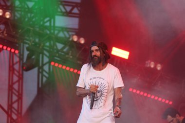 RIBEIRAO PRETO (SP), 06 / 08 / 2024 - Joao Rock 2024 Festivali 'nde sahne alan şarkıcı Armandinho, Ribeirao Preto kentinde düzenlenen en iyi rock, pop, rap ve reggae festivalini gerçekleştiriyor.. 