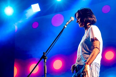 RIBEIRAO PRETO (SP), Brezilya 06 / 08 / 2024 - Şarkıcı Marina Lima, Joao Rock 2024 Festivali 'nde verdiği konserde, Ribeirao Preto kentinde düzenlenen en iyi rock, pop, rap ve reggae festivalini gerçekleştiriyor.