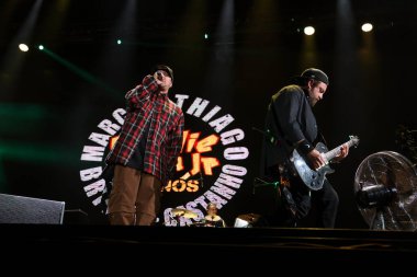 RIBEIRAO PRETO (SP), Brezilya 06 / 08 / 2024 - Şarkıcılar Thiago Castanho ve Marcao Brito, CBJR 'nin 30. yılını kutlarken, Joao Rock 2024 Festivali' nde en iyi rock, pop, rap ve reggae festivalini gerçekleştiriyor.