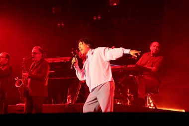 RIBEIRAO PRETO (SP), 06 / 08 / 2024 - FESTIVAL / SHOW / JOAO ROCK / SP - Şarkıcı Djavan, Joao Rock 2024 Festivali sırasında, Festival Ribeirao Preto kentinde düzenlenen en iyi rock, pop, rap ve reggae gösterisini gerçekleştiriyor.